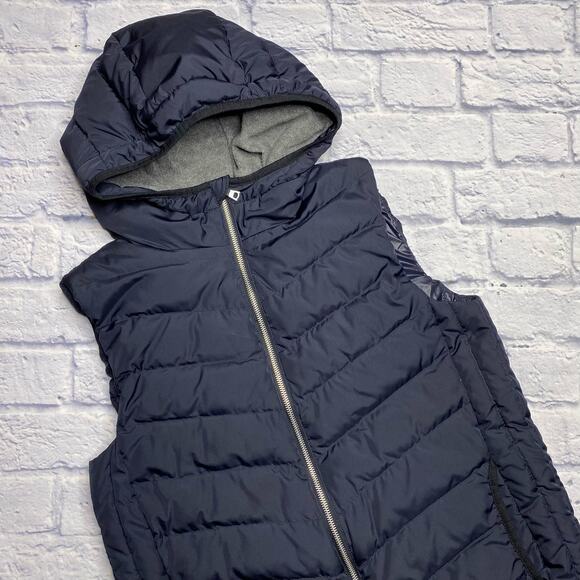Gap Primaloft Down Alternative Puffer Hooded Vest in Navy - Picture 2 of 8